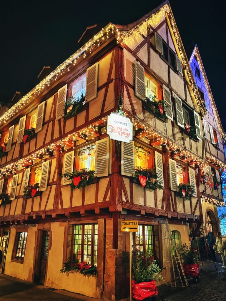 Itinerario del Mercado de Navidad de Estrasburgo con puestos festivos en el centro histórico